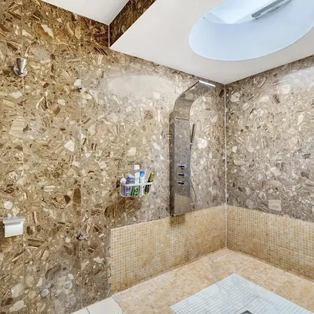 Child-friendly, 3-bedroom With Garden Near The Aqualand