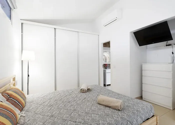 Апартаменти Child-friendly, 3-bedroom With Garden Near The Aqualand Адехе