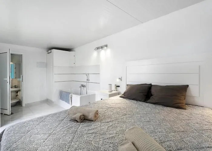 Апартаменти Child-friendly, 3-bedroom With Garden Near The Aqualand Адехе