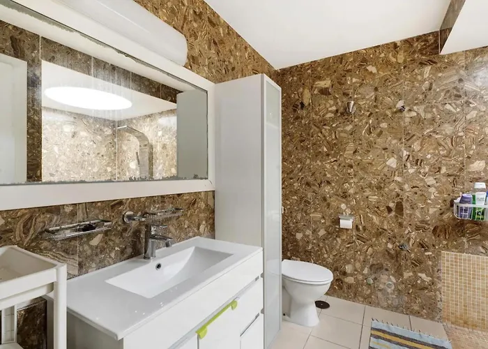 Child-friendly, 3-bedroom With Garden Near The Aqualand Costa Adeje (Tenerife)