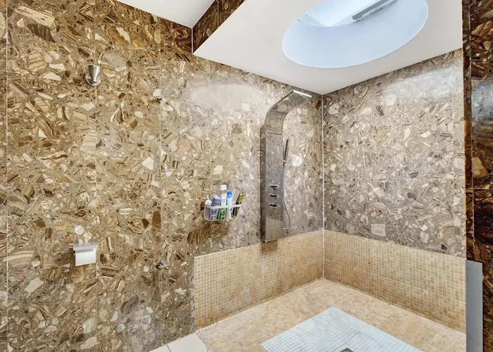 Child-friendly, 3-bedroom With Garden Near The Aqualand